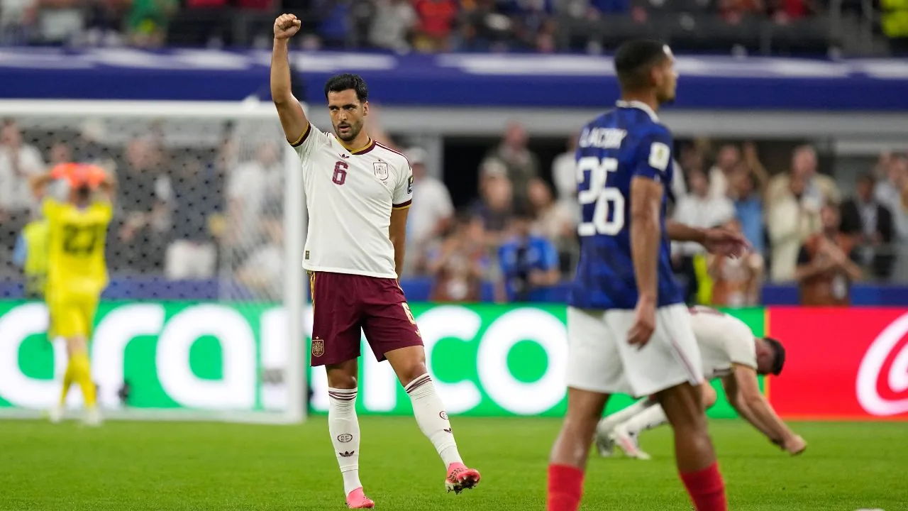 World Cup favorites France unravel as Spain book spot in final with ease
