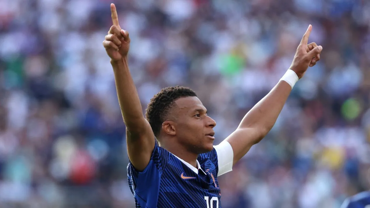 France Dominates Sweden, Advances in World Cup
