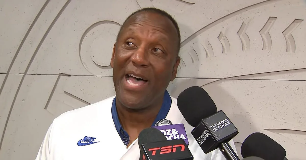 Blue Jays unveil Joe Carter statue in honour of 1992-93 World Series wins - The Globe and Mail