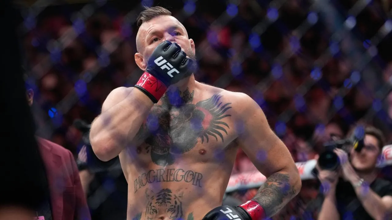 McGregor injures leg on opening kick vs. Holloway at UFC 329