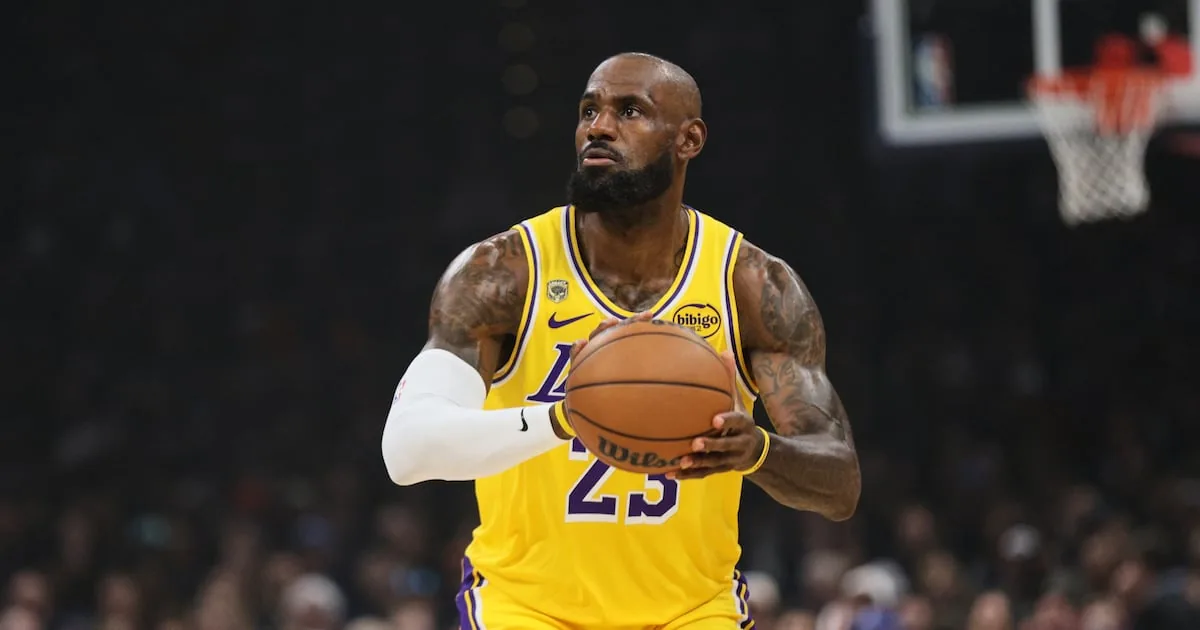 LeBron James leaves Lakers, enters free agency