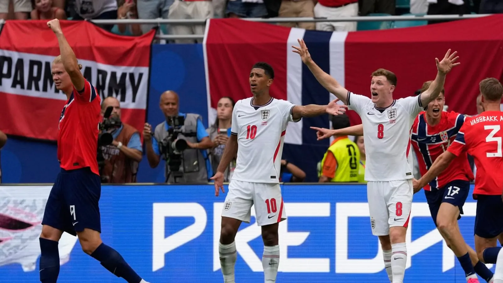 Norway's Erling Haaland (9), England's Jude Bellingham (10) and England's Elliot Anderson (8) react after Norway's Torbjoern Heggem (17) scored a goal that was disallowed during the World Cup quarterfinal soccer match between Norway and England in Miami Gardens, Fla., Saturday, July 11, 2026. (AP Photo/Chris Carlson)(Chris Carlson)